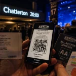 Billets feu chatertone concert nantes au Zénith : QR code sur smartphone